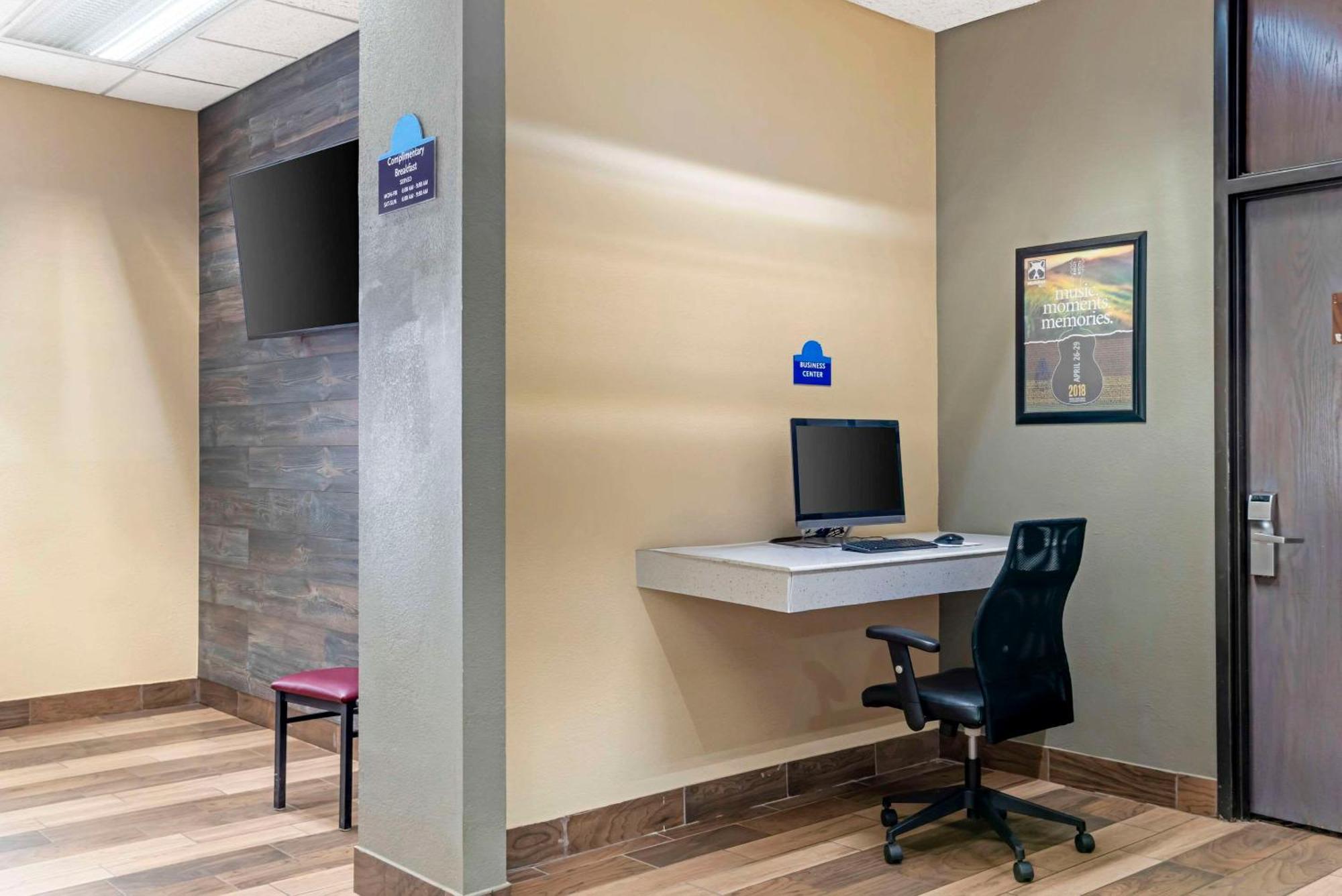 Quality Inn Near Speedway Уилкесбъро Екстериор снимка