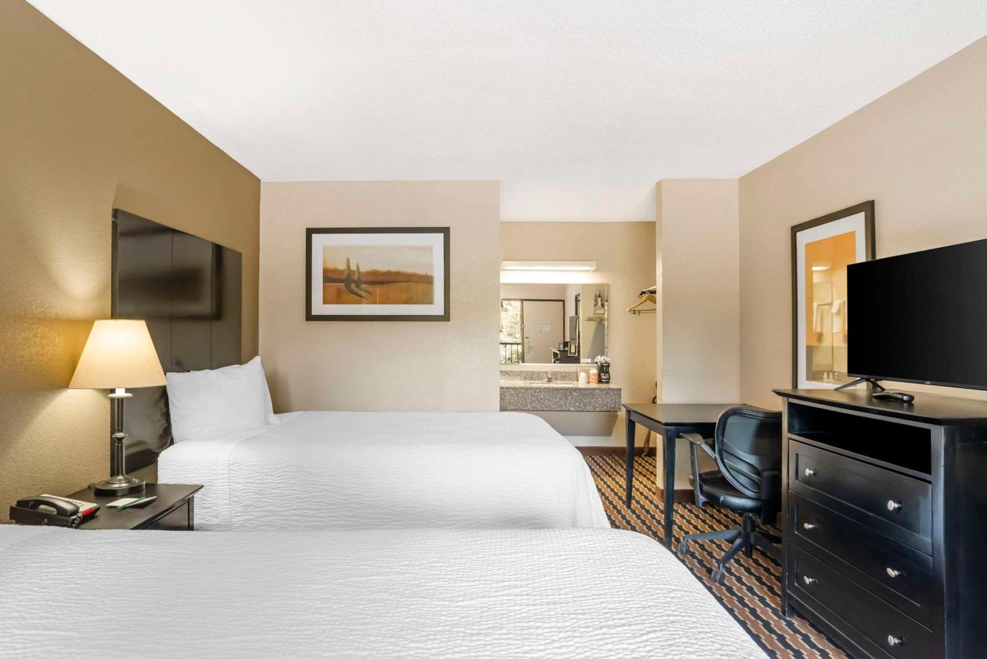 Quality Inn Near Speedway Уилкесбъро Екстериор снимка