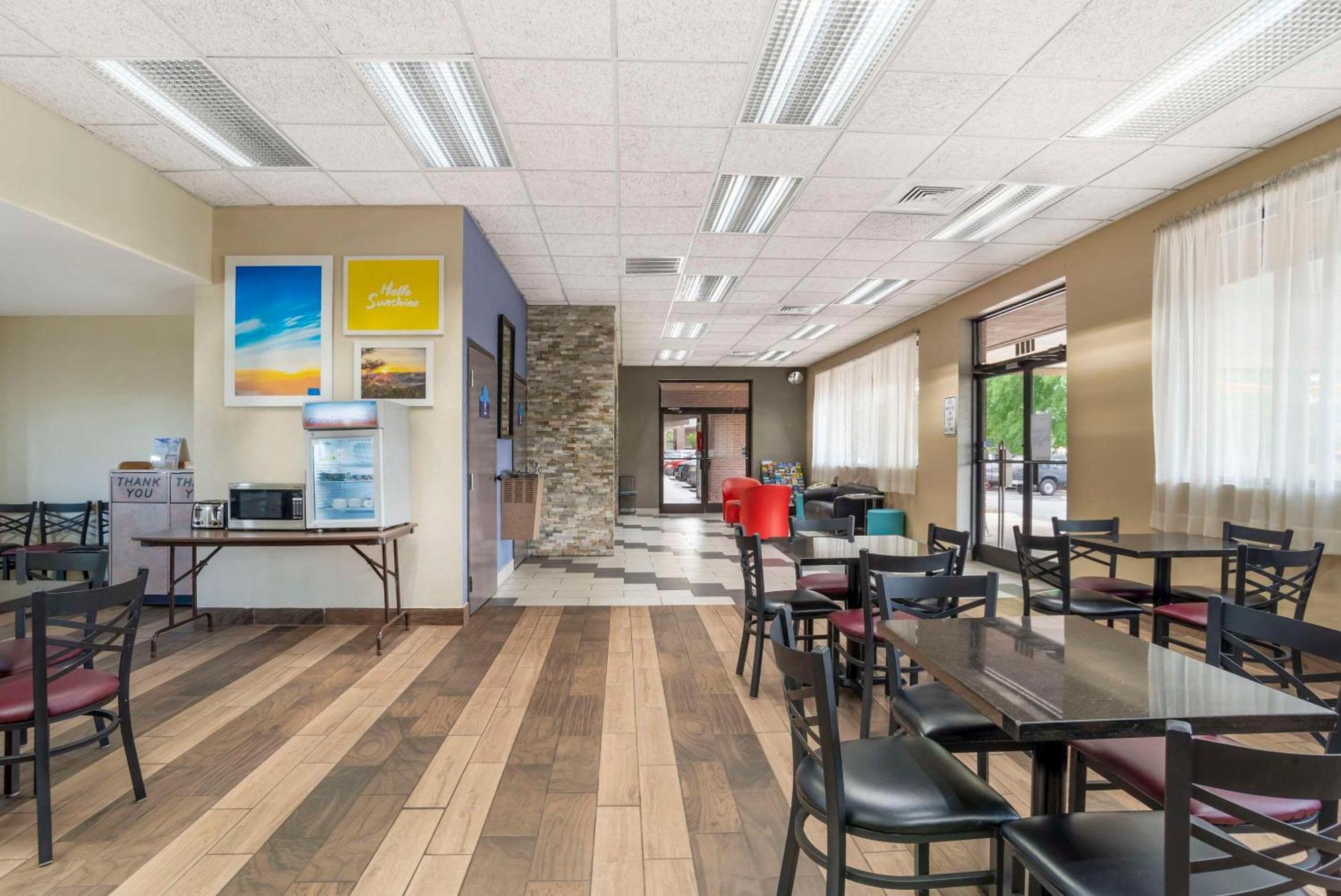 Quality Inn Near Speedway Уилкесбъро Екстериор снимка