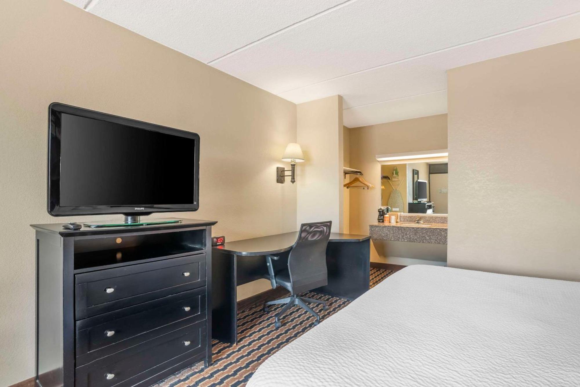 Quality Inn Near Speedway Уилкесбъро Екстериор снимка