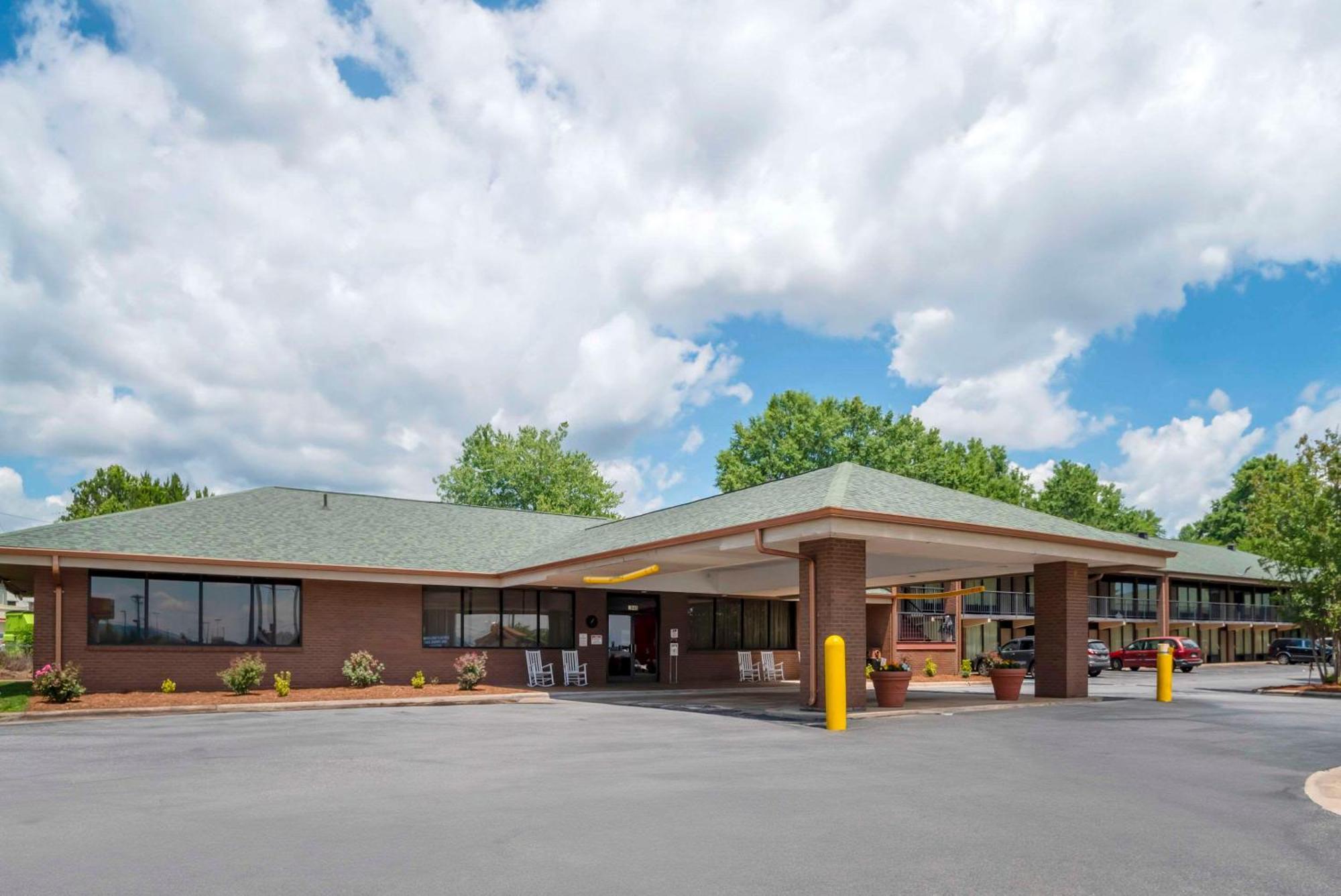 Quality Inn Near Speedway Уилкесбъро Екстериор снимка