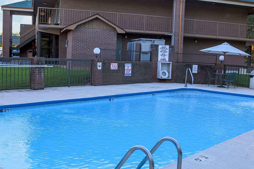 Quality Inn Near Speedway Уилкесбъро Екстериор снимка